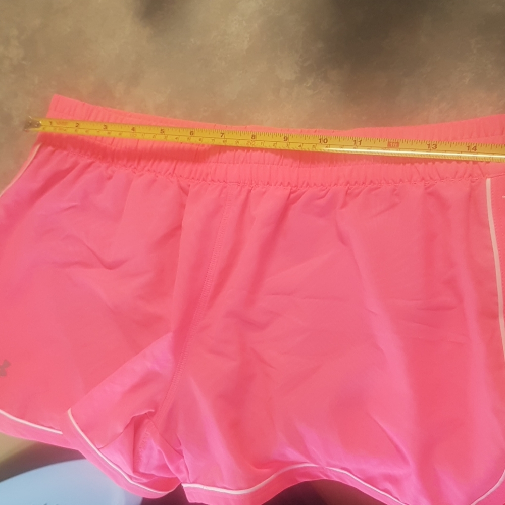 Under Armour Ladies Small Sports Shorts